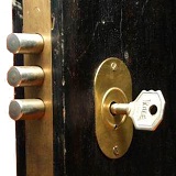 замена крестового замка в металлической двери