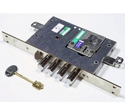 Установка врезного замка на металлические двери