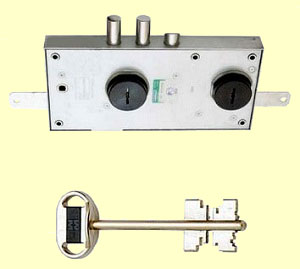 Замок MOTTURA 62 серии Serrablocca с тягами