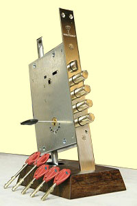 Замок врезной MUL-T-Lock OMEGA+