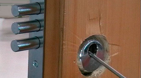 Ремонт замков на входной двери в Красногорске zamki-sao.com