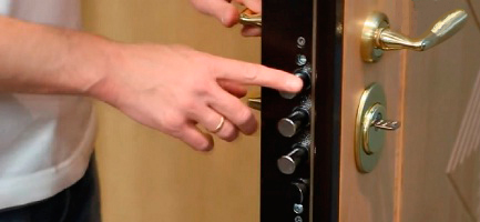 смена дверного замка мастером