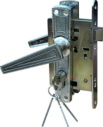 Замена дверного замка - цена 2500