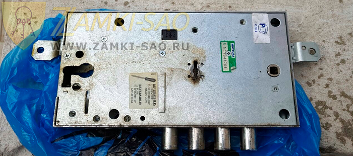 замена дверного двухсистемного замка Замена замков в Домодедово zamki-sao.com