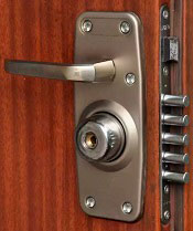 замена замков  в двери Герда